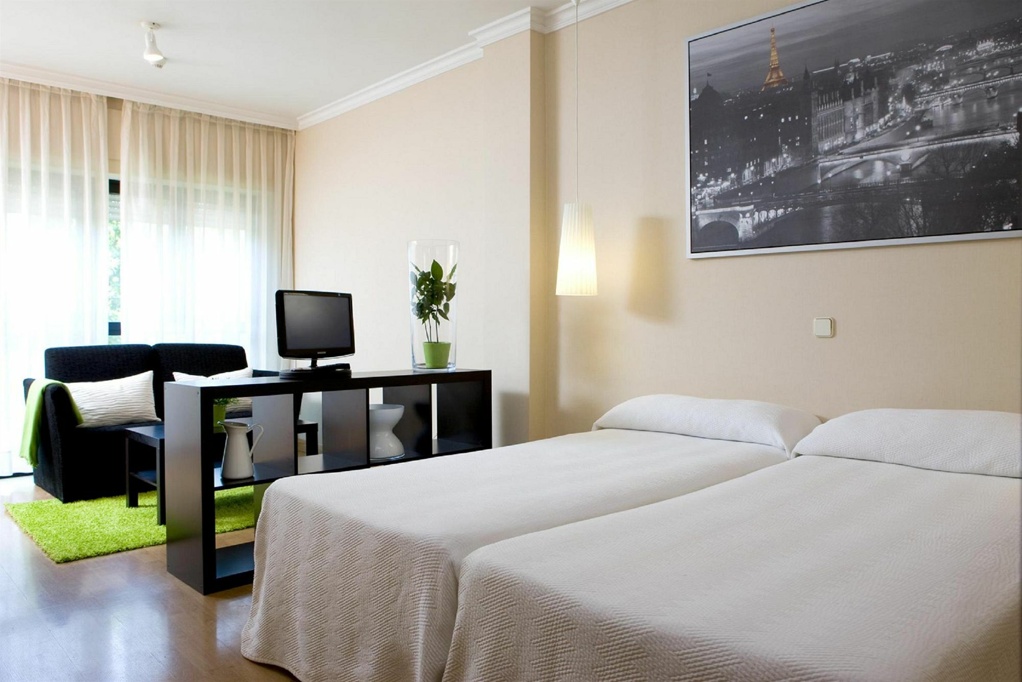 Apartamentos Th La Florida Madrid Zimmer foto